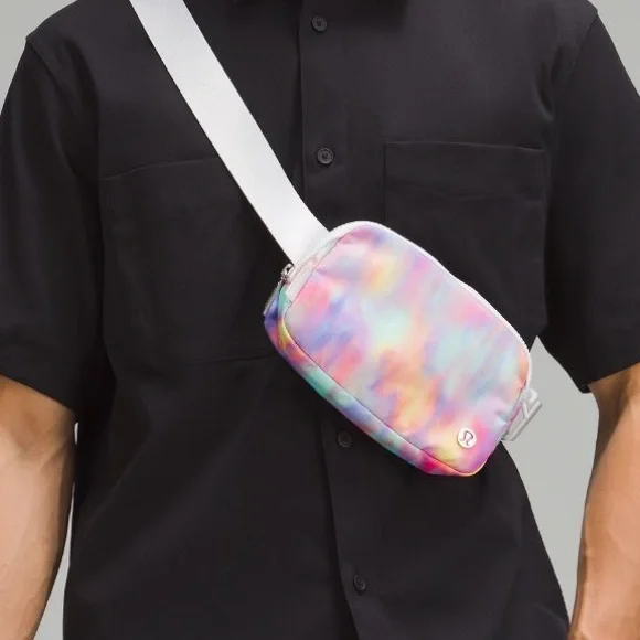 NWT Lululemon Everywhere 1L Belt Bag in Prism Wash - Picture 2 of 6